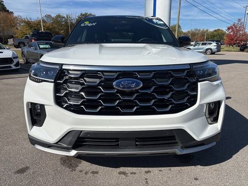 New 2026 Ford Explorer Platinum RWD image 3