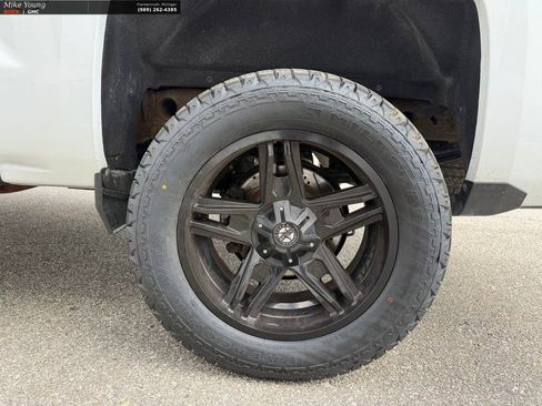 Used 2018 Chevrolet Silverado 1500 Custom w/ Custom Value Package image 10