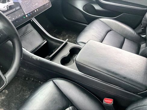 Used 2020 Tesla Model 3 Standard Range image 12