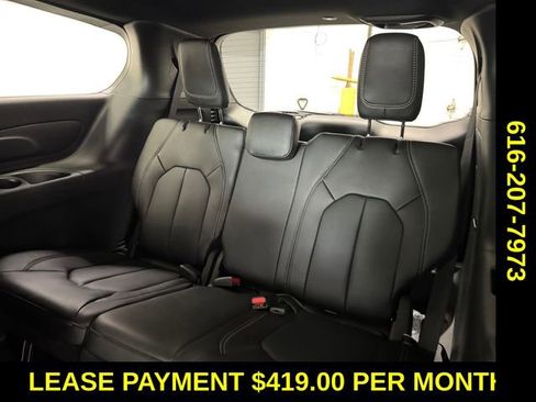 Used 2026 Chrysler Pacifica Select FWD image 18