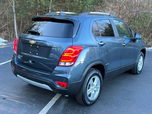 Used 2022 Chevrolet Trax LT w/ LT Convenience Package image 5