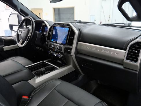 Used 2022 Ford F250 Lariat w/ Lariat Ultimate Package AWD/4WD image 18