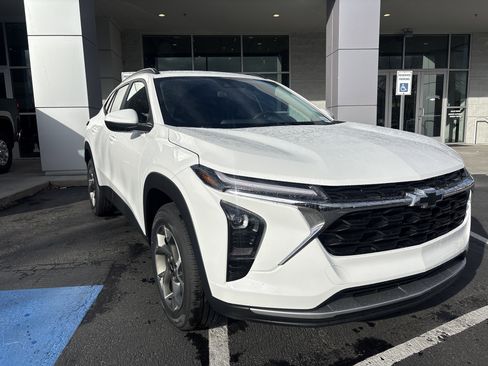 New 2026 Chevrolet Trax LT w/ Driver Confidence Package image 7