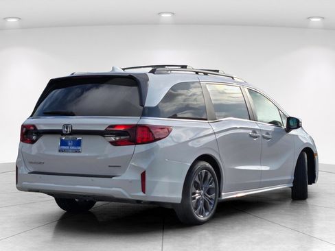 New 2026 Honda Odyssey Touring image 4