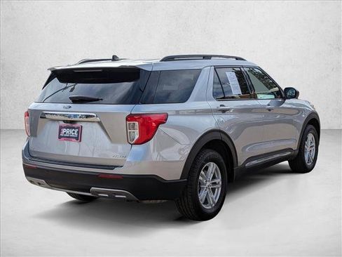 Used 2021 Ford Explorer XLT w/ Equipment Group 202A image 5