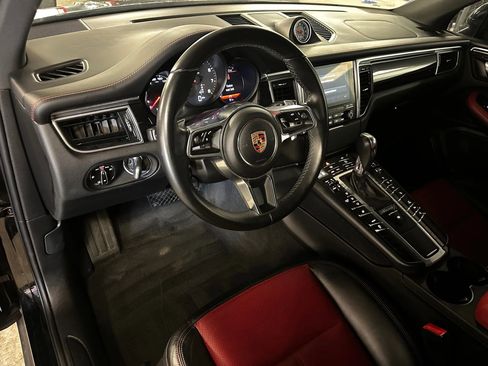 Used 2018 Porsche Macan image 12