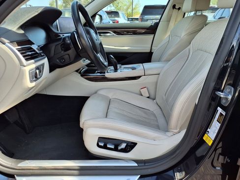 Used 2020 BMW 740i w/ Premium Package RWD image 23