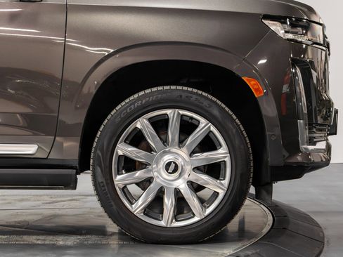 Used 2021 Cadillac Escalade ESV Premium Luxury Platinum w/ Heavy-Duty Trailer Package image 16