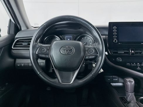 Used 2022 Toyota Camry SE image 17