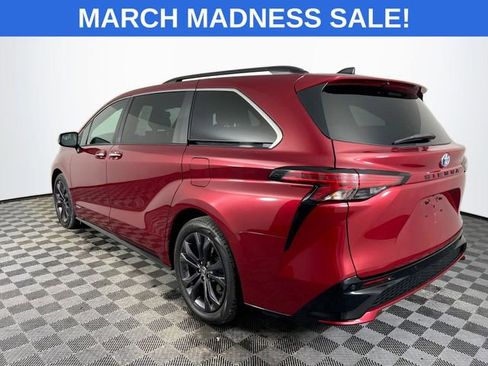 Used 2021 Toyota Sienna XSE w/ XSE Plus Package image 4