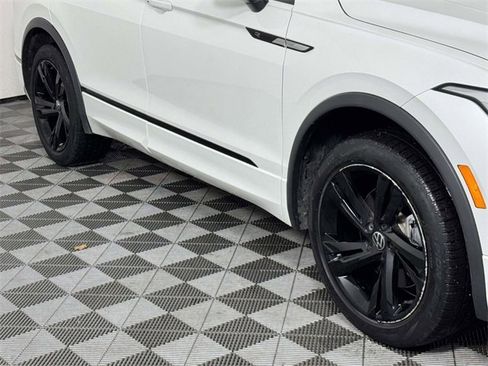 Used 2023 Volkswagen Tiguan SE R-Line image 12