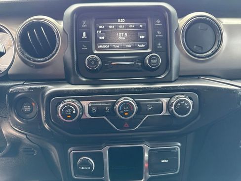 Used 2018 Jeep Wrangler Unlimited Sport AWD/4WD image 38