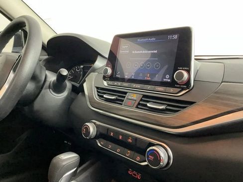 Used 2025 Nissan Altima 2.5 SV FWD image 16