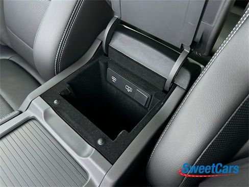 Used 2025 Jaguar F-PACE R-Dynamic S image 34