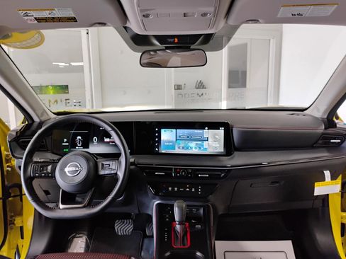 Used 2025 Nissan Kicks SR w/ Illumination Package image 55