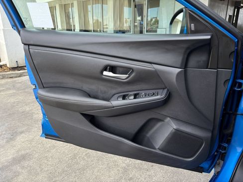 Used 2025 Nissan Sentra SV FWD image 18