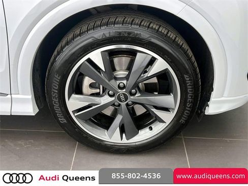 Used 2025 Audi Q4 e-tron Prestige image 7