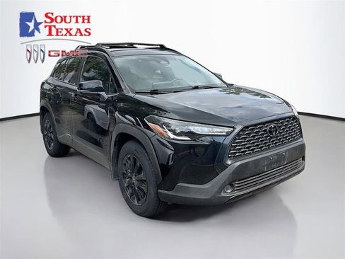 Used 2023 Toyota Corolla Cross LE FWD image 1