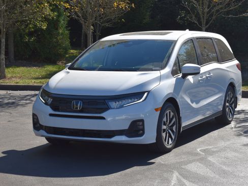 New 2026 Honda Odyssey EX-L image 3