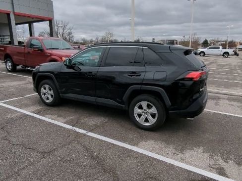 Used 2021 Toyota RAV4 XLE w/ Convenience Package image 3