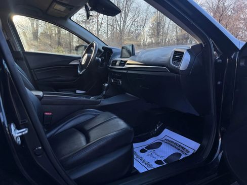 Used 2017 MAZDA MAZDA3 Touring image 11