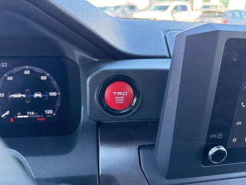 Used 2025 Toyota Tacoma TRD Sport AWD/4WD image 21