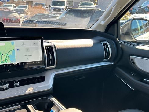 Used 2025 Ford Expedition Active image 27