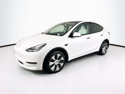 Used 2022 Tesla Model Y Long Range AWD/4WD image 3