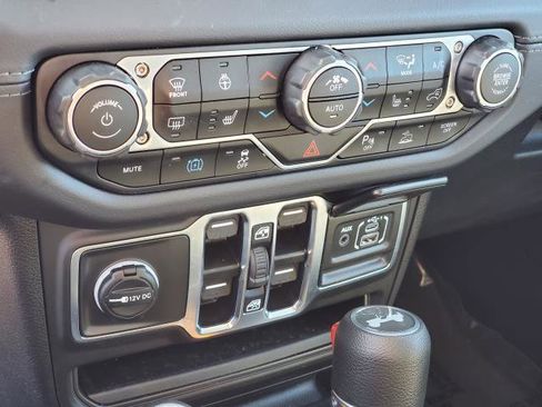 Used 2025 Jeep Wrangler Sahara w/ Safety Group image 15