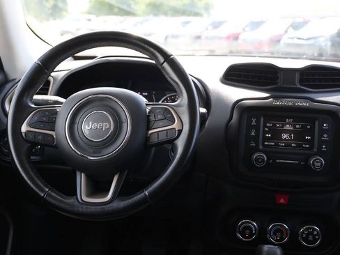 Used 2017 Jeep Renegade Latitude FWD image 23