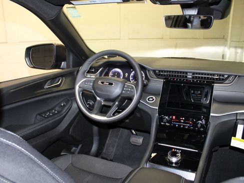 New 2026 Jeep Grand Cherokee Laredo X AWD/4WD image 24