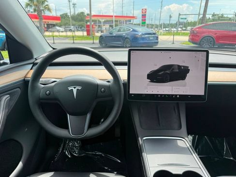 Used 2024 Tesla Model Y Long Range AWD/4WD image 19