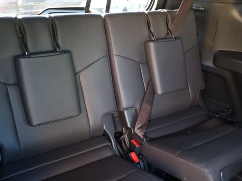 Used 2025 Lexus GX 550 w/ Accessory Package (2T) AWD/4WD image 40