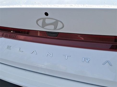 Certified 2025 Hyundai Elantra SE image 29