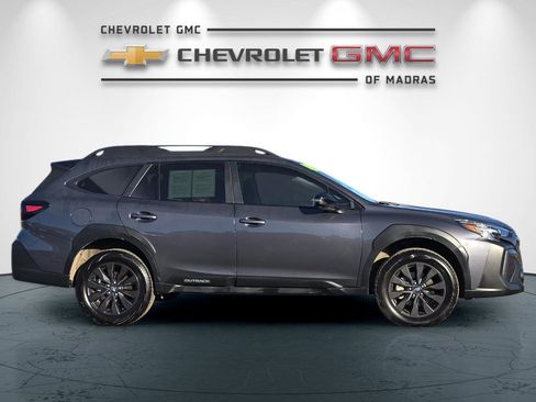 Used 2025 Subaru Outback Onyx Edition image 2