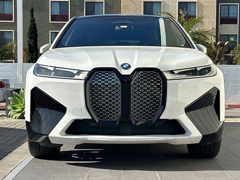 Used 2024 BMW iX xDrive50 w/ Premium Package image 8