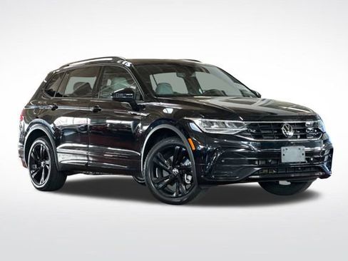 Certified 2023 Volkswagen Tiguan SE R-Line image 2