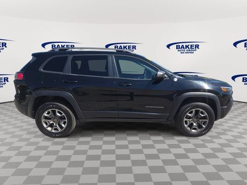 Used 2019 Jeep Cherokee Trailhawk w/ Cold Weather Group AWD/4WD image 2
