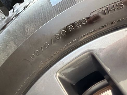 Used 2021 Chevrolet Tahoe Z71 w/ Z71 Off-Road Package image 12