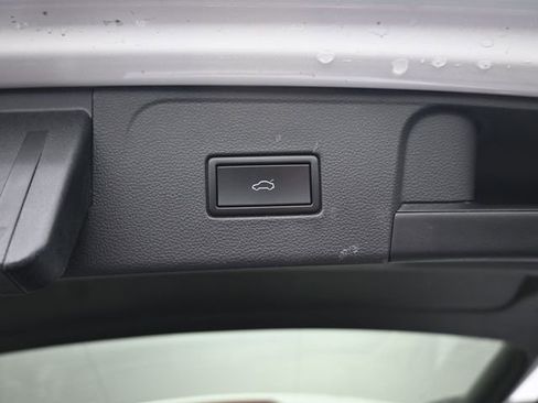 Used 2019 Volkswagen Atlas SEL R-Line image 7