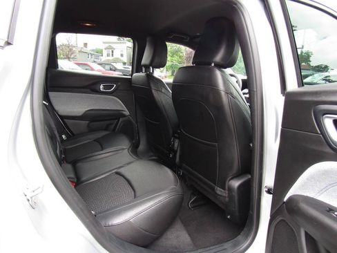 Used 2024 Jeep Compass Latitude AWD/4WD image 26