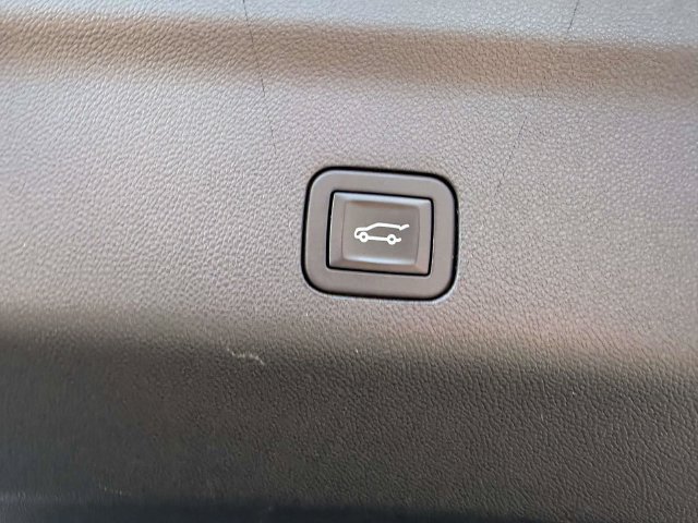 Certified 2025 Cadillac Escalade ESV Sport Platinum w/ LPO, ONYX Package AWD/4WD image 12