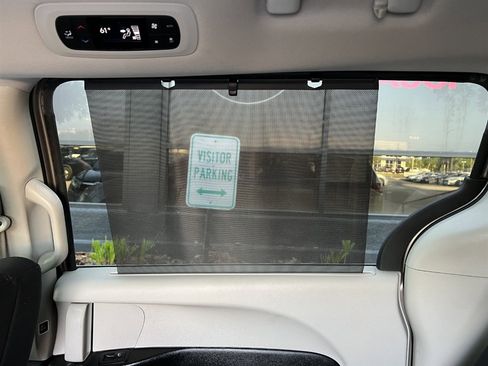 Used 2018 Chrysler Pacifica Touring Plus w/ Tire & Wheel Group image 14