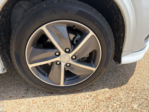 Used 2020 Honda HR-V Touring image 12