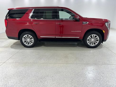 Used 2024 GMC Yukon SLT RWD image 6