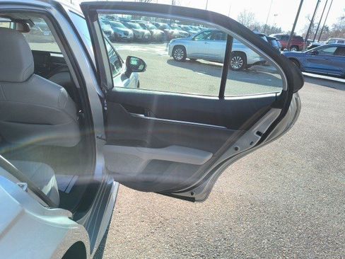 Used 2023 Toyota Camry SE image 15