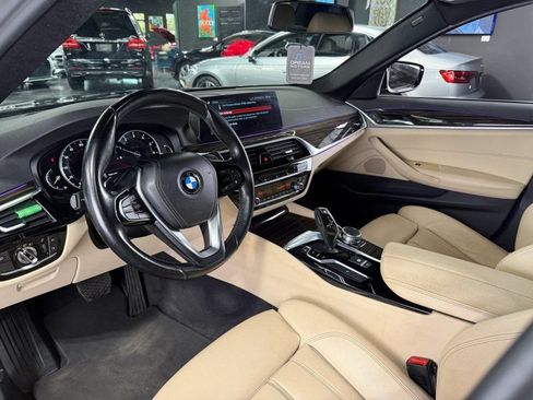 Used 2017 BMW 530i RWD image 9