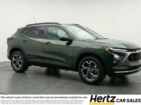 Used 2025 Chevrolet Trax LT FWD image 1