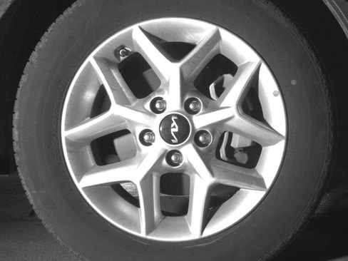 Used 2025 Kia Soul LX w/ LX Technology Package FWD image 16