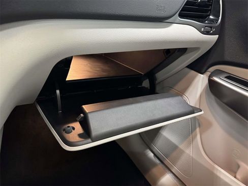 Used 2021 Jeep Cherokee Limited image 31